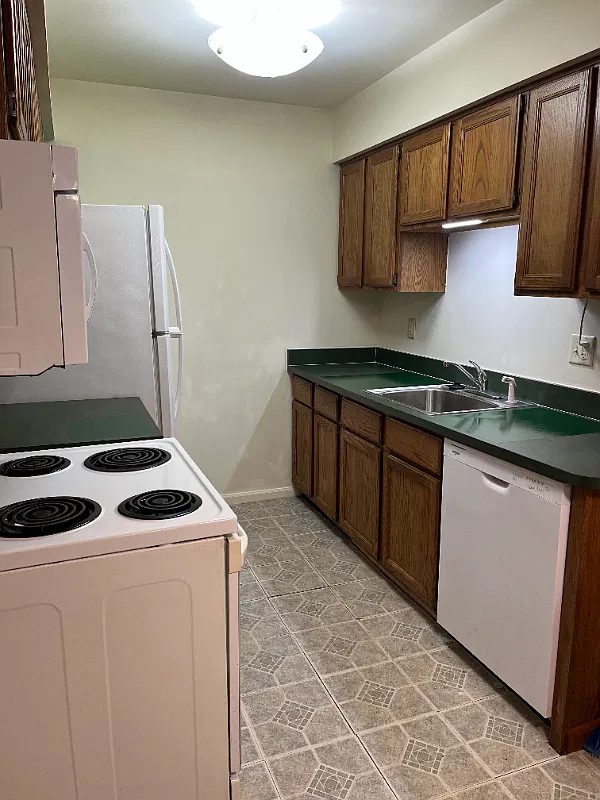 2 bedroom Condo for rent - Fraser - 15 Mile/Utica road area — Photo 3