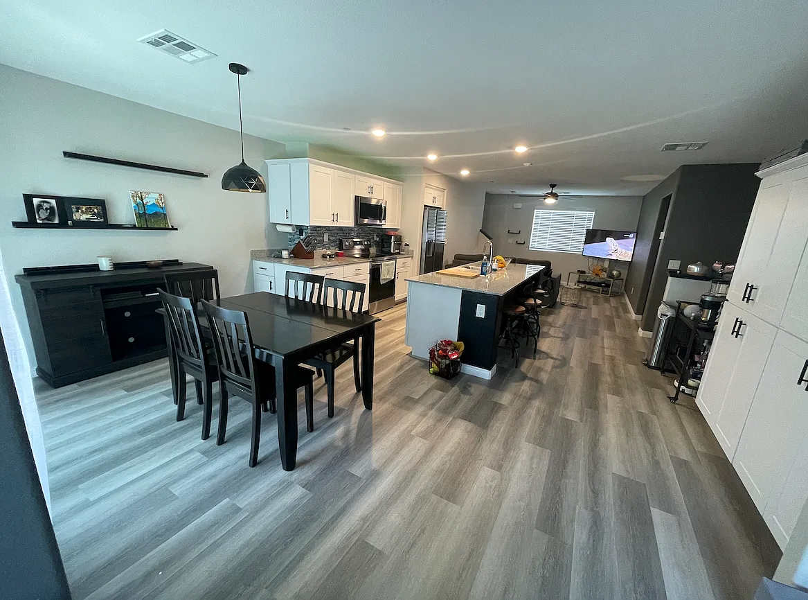 3 bed, 2.5 bath, 1895 sqft, $2,300 — Photo 3