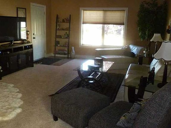 4th image of 820 Avenue F