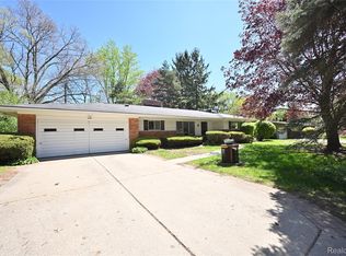 2765 Lahser Rd, Bloomfield Hills, MI 48304