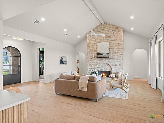 4th image of 203 Glenview Cir