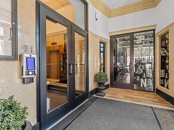 4th image of 601 Bangs Avenue #1106