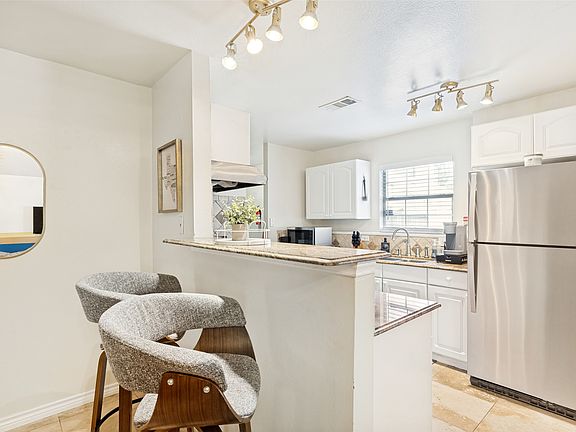 4th image of 4315 Munger Ave