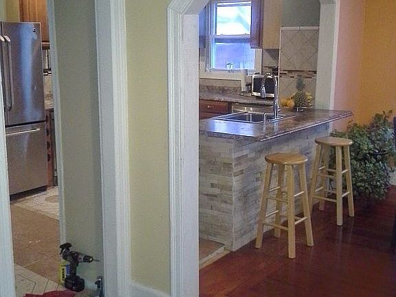 5th image of 307 Narragansett St