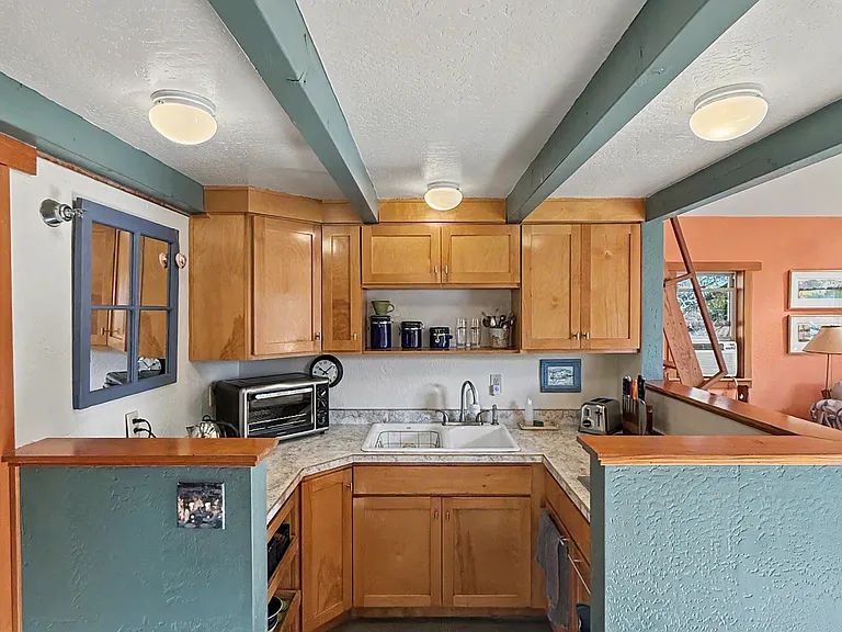184 Meade St — Photo 5