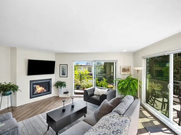 134 W 20th St #202, North Vancouver, BC V7M 1Y4