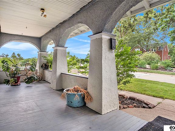 4th image of 709 Avenue E