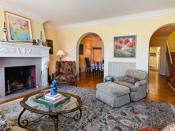 Living to Dining area