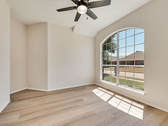 5th image of 1521 Silver Spur Dr