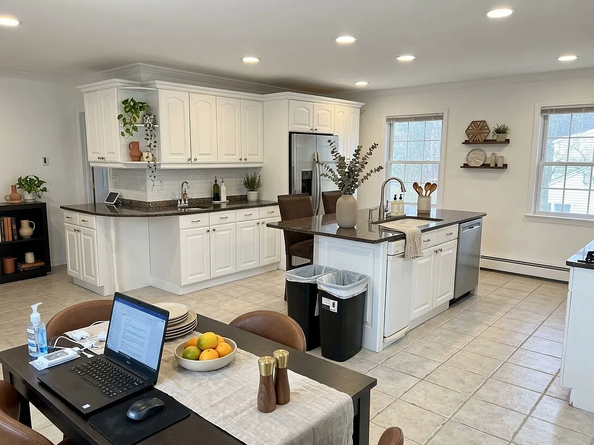 5 bed, 2991 sqft, $7,400 — Photo 2