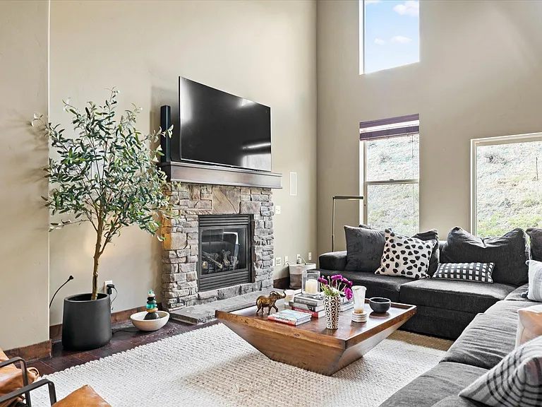 871 W Abigail Dr — Photo 6