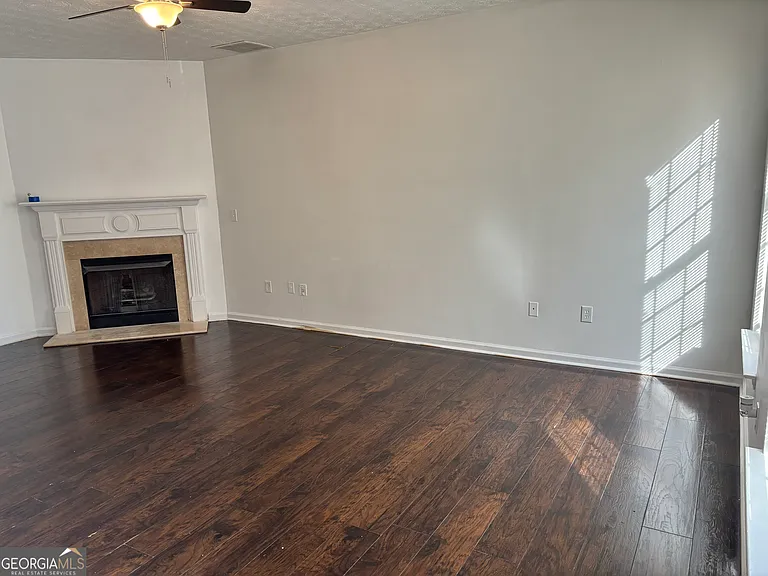 3859 Shenfield Dr — Photo 2