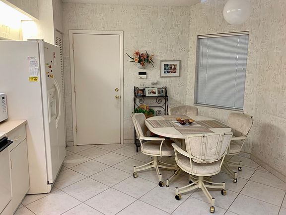 4th image of 7925 Lake Sands Dr