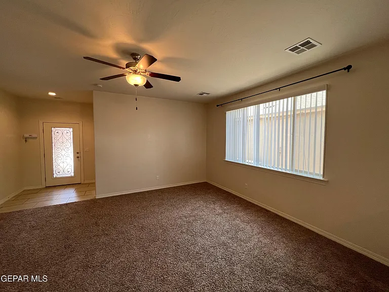 147 N Manzanita Dr — Photo 7