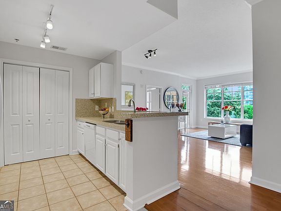 2nd image of 1101 Juniper St NE APT 413