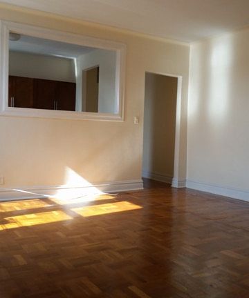 3rd image of 500 Montgomery St APT 2F