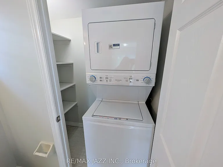 770 King St E #202 — Photo 15