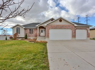 1016 S View Crest Ln, Kaysville, UT 84037