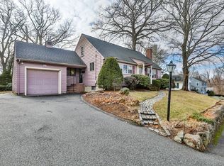 40 Hillcrest Rd, Wakefield, MA 01880