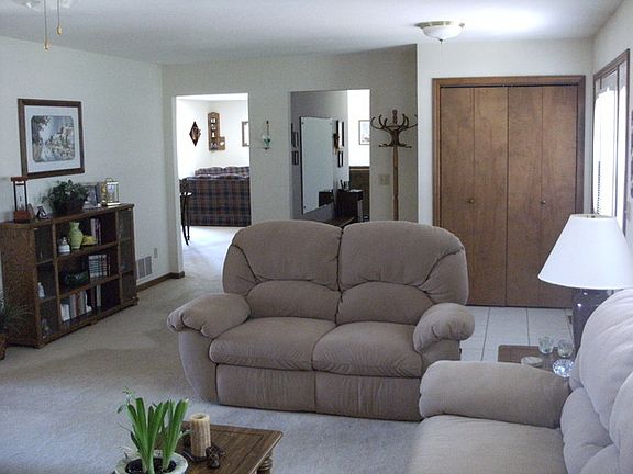 4th image of 135 N Hamilton Dr