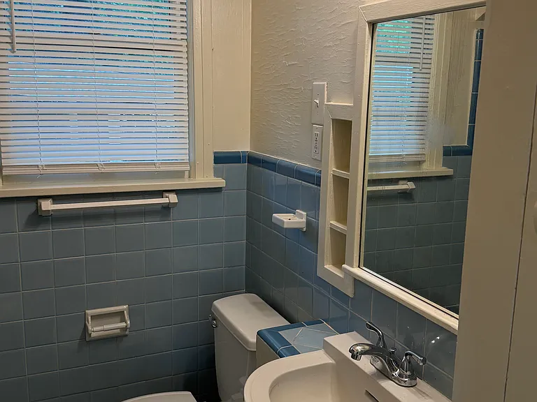 5823 Cantrell Rd — Photo 17