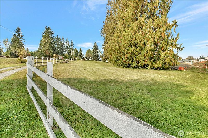 4th image of 8624 E Sunnyside School Road