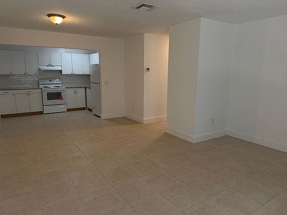 5th image of 3891 Riverside Dr #D