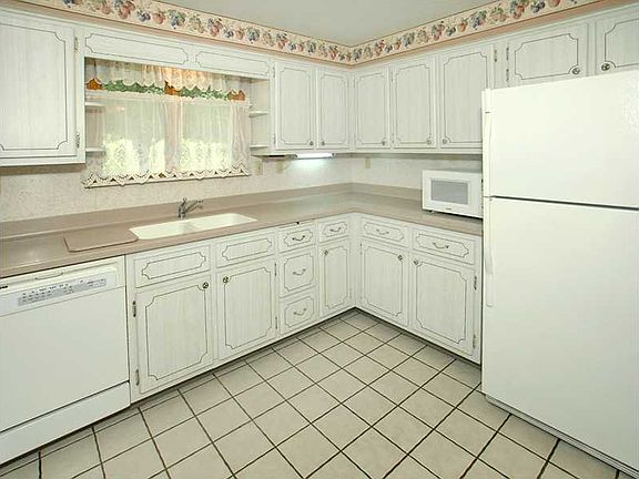 2nd image of 1364 Herminie Rd W