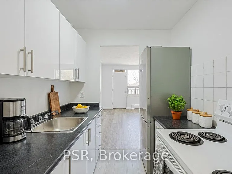2204 Dufferin St #302 — Photo 4