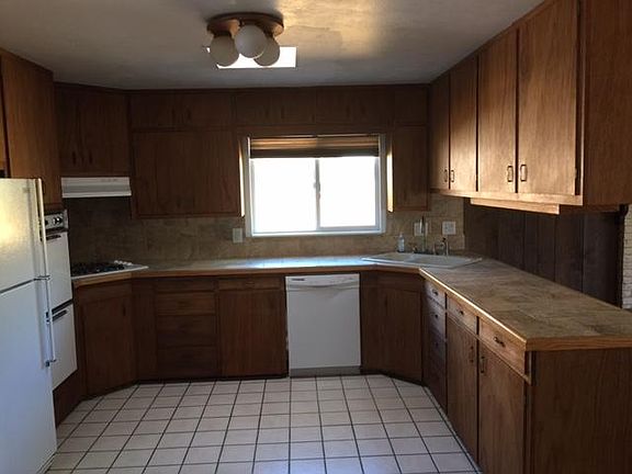 3rd image of 10520 Karen Ave NE