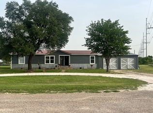 509 E 2nd St, Miles, TX 76861