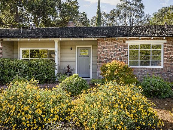 3rd image of 576 Casita Way