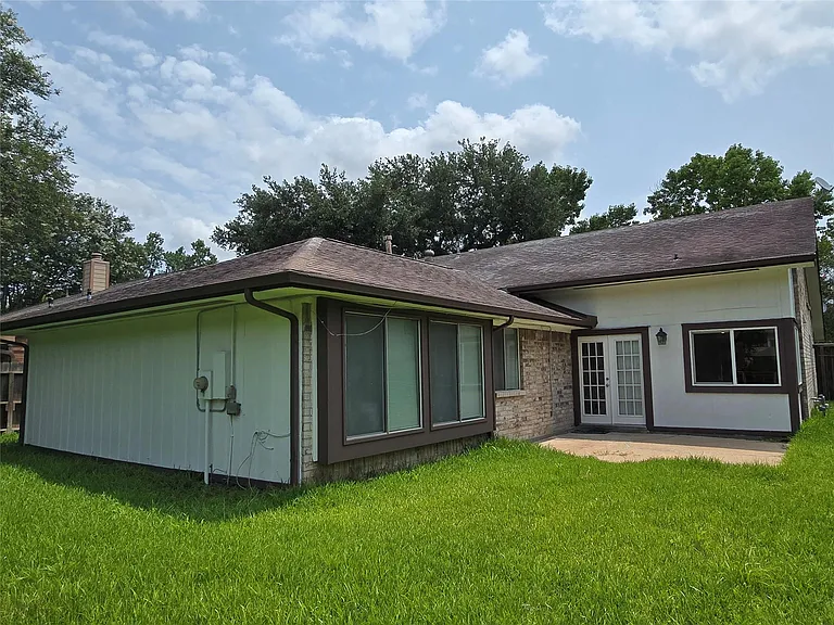 3434 Streamside Ln — Photo 3