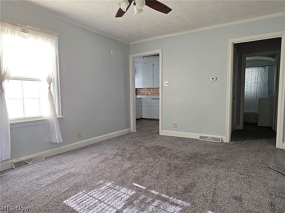 4th image of 415 Winton Ave