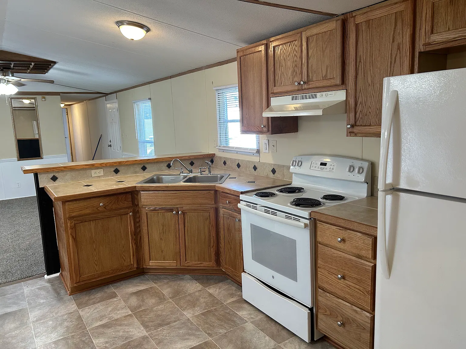 3 bed, 1150 sqft, $1,295 — Photo 3