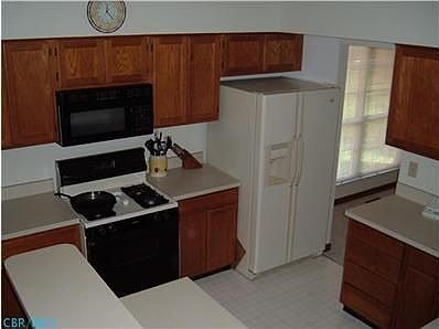 5th image of 919 Carron Cir