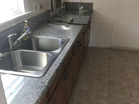 4th image of 2196 1/2 W 27th St