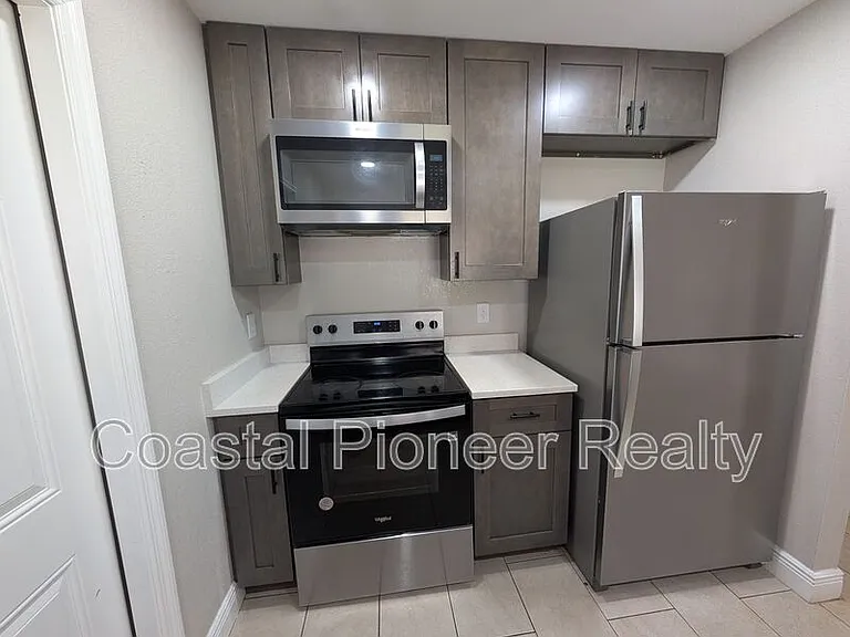 5811 4th St E — Photo 8