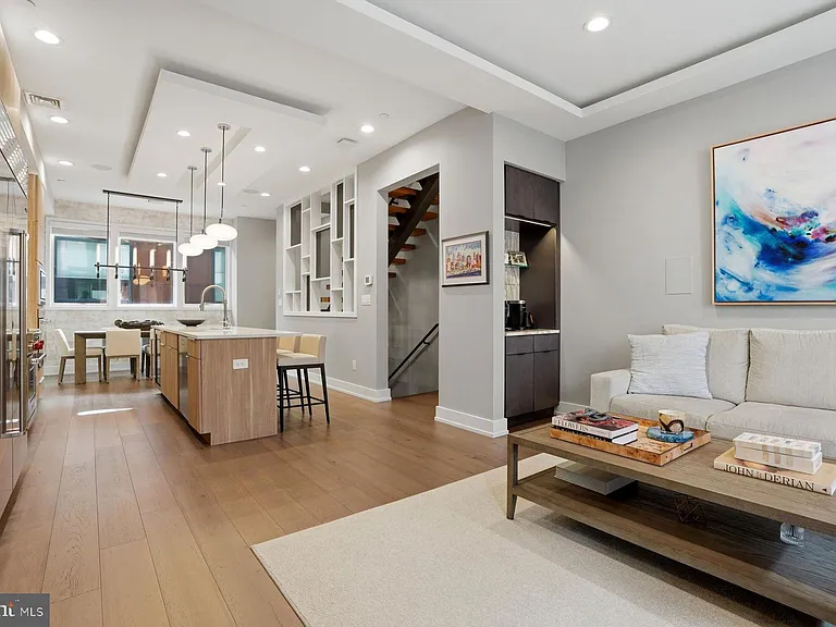 611 N Galloway St — Photo 8