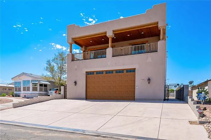 906 Riverfront Dr