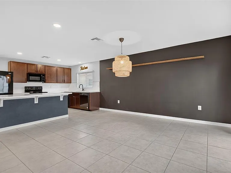 1097 Augustus Dr — Photo 7