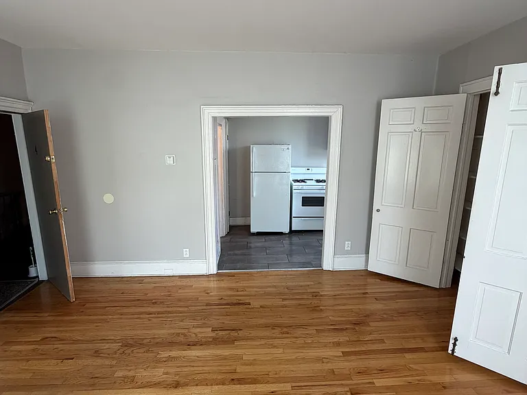 35 1st St #4 — Photo 3