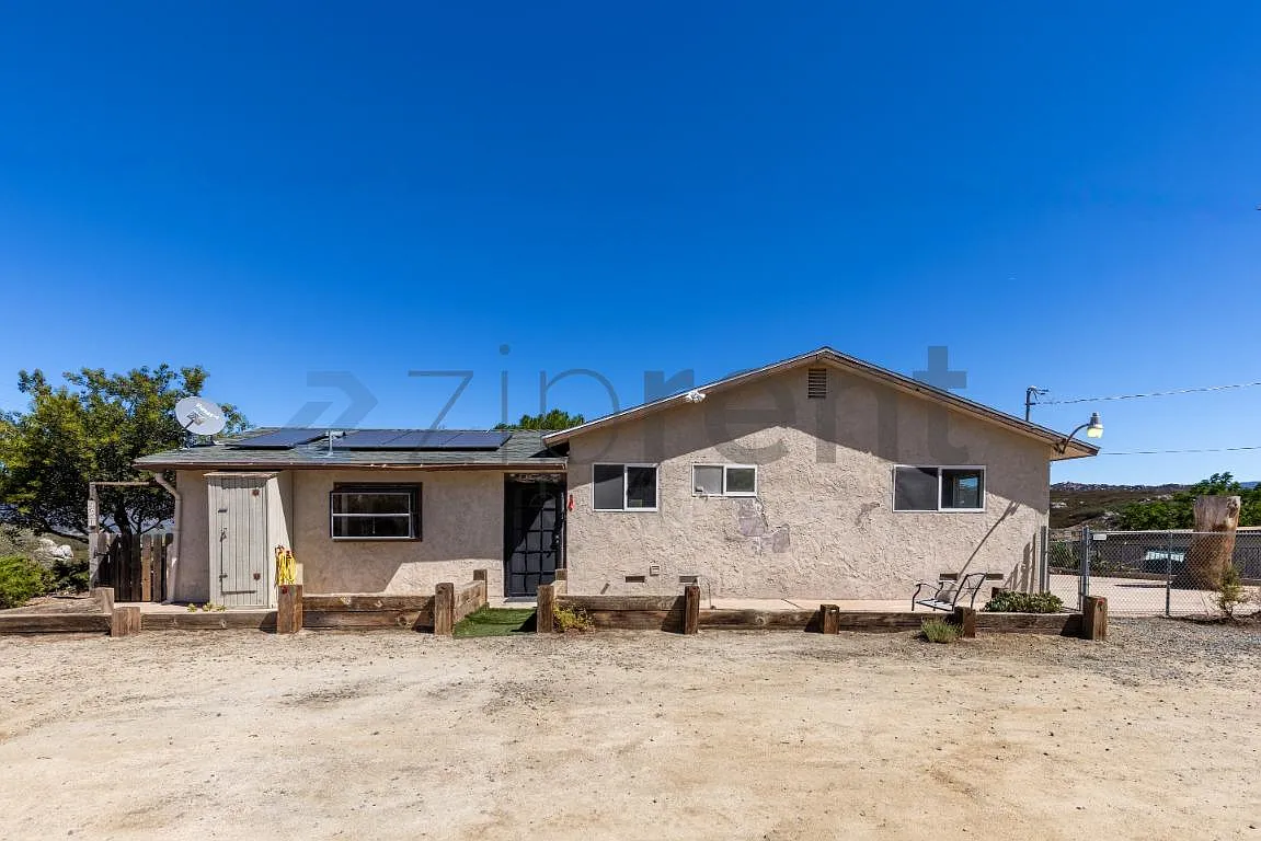 4 bed, 1600 sqft, $3,400 — Photo 2