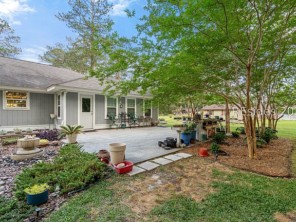 5th image of 115 Purdy St