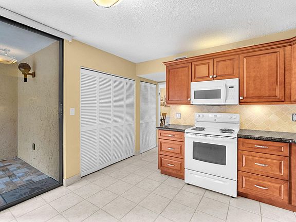 5th image of 2812 N 46th Avenue #G274