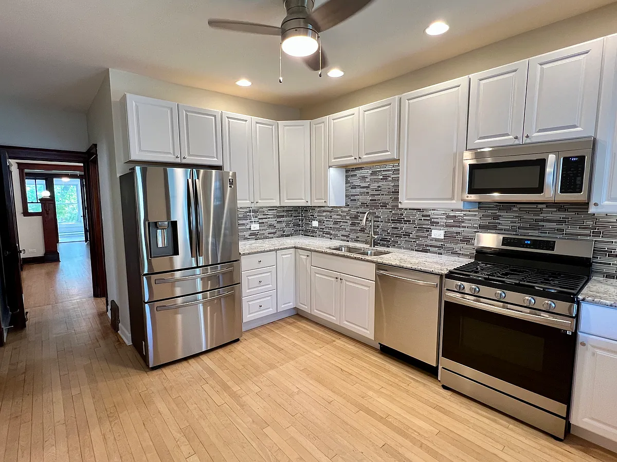 Kitchen - 4228 N Bell Ave #2