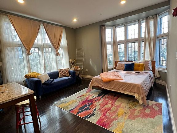 3rd image of 315 Whitney Ave #1D