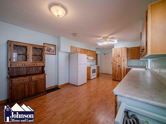 5th image of 283 E 3rd St