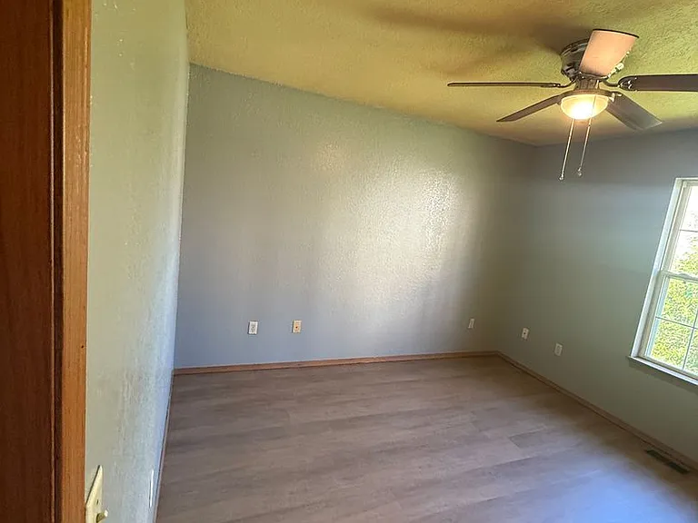 2862 S Meadowbrook Ave #10 — Photo 11