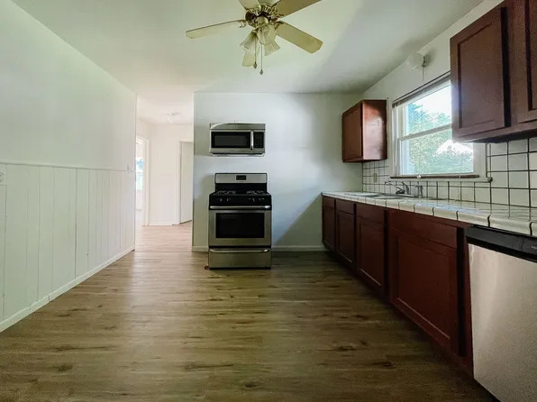 1215 S Fullhart Dr, Muncie, IN 47302